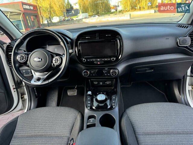 Белый Киа Soul EV, объемом двигателя 0 л и пробегом 80 тыс. км за 18999 $, фото 25 на Automoto.ua