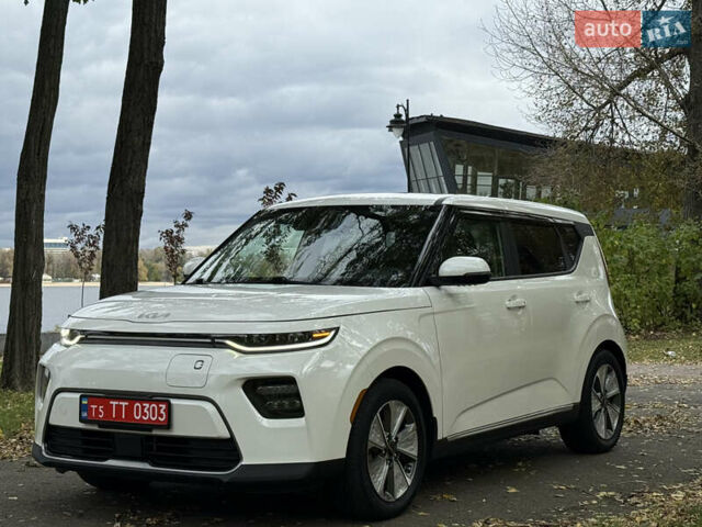 Киа Soul EV 2022 в Киеве на Automoto.ua Белый Киа Soul EV, объемом двигателя 0 л и пробегом 54 тыс. км за 22000 $, фото 3 на Automoto.ua