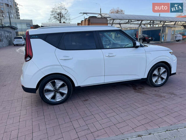 Белый Киа Soul EV, объемом двигателя 0 л и пробегом 80 тыс. км за 18999 $, фото 8 на Automoto.ua