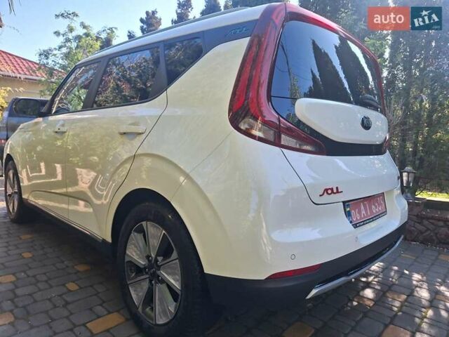 Білий Кіа Soul EV, об'ємом двигуна 0 л та пробігом 99 тис. км за 17650 $, фото 1 на Automoto.ua