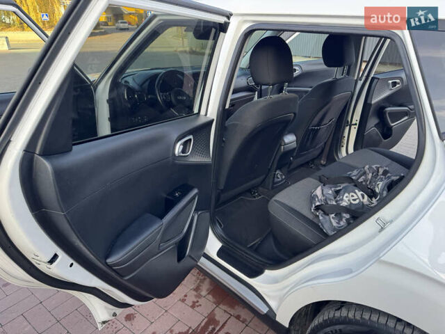 Белый Киа Soul EV, объемом двигателя 0 л и пробегом 80 тыс. км за 18999 $, фото 19 на Automoto.ua