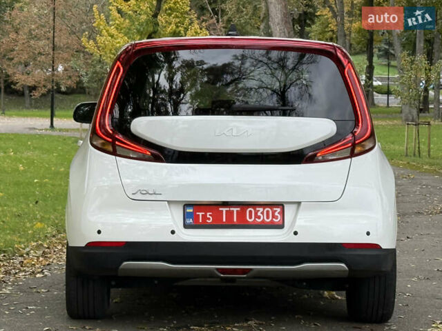 Киа Soul EV 2022 в Киеве на Automoto.ua Белый Киа Soul EV, объемом двигателя 0 л и пробегом 54 тыс. км за 22000 $, фото 6 на Automoto.ua