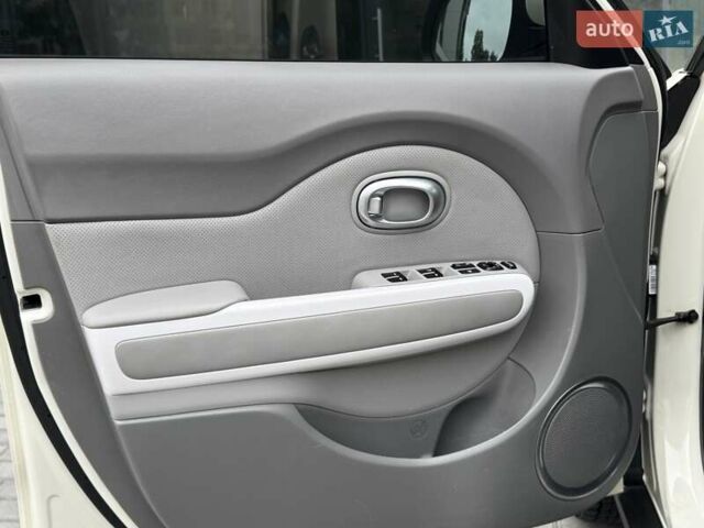 Бежевий Кіа Soul EV, об'ємом двигуна 0 л та пробігом 110 тис. км за 11500 $, фото 35 на Automoto.ua