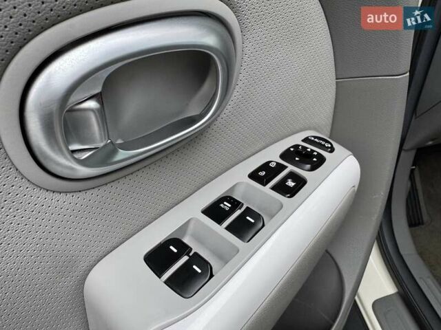 Бежевий Кіа Soul EV, об'ємом двигуна 0 л та пробігом 110 тис. км за 11500 $, фото 38 на Automoto.ua