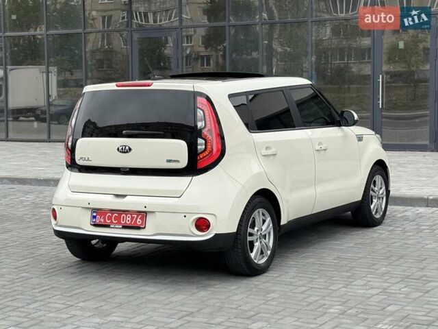 Бежевий Кіа Soul EV, об'ємом двигуна 0 л та пробігом 110 тис. км за 11500 $, фото 12 на Automoto.ua