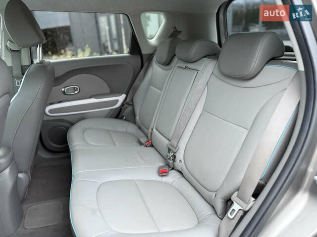 Бежевый Киа Soul EV, объемом двигателя 0 л и пробегом 174 тыс. км за 9700 $, фото 8 на Automoto.ua