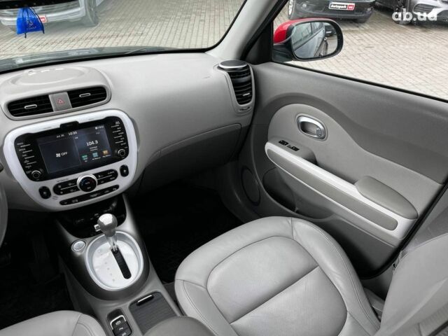Черный Киа Soul EV, объемом двигателя 0 л и пробегом 95 тыс. км за 8590 $, фото 24 на Automoto.ua