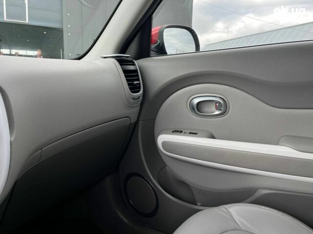 Черный Киа Soul EV, объемом двигателя 0 л и пробегом 95 тыс. км за 8590 $, фото 34 на Automoto.ua
