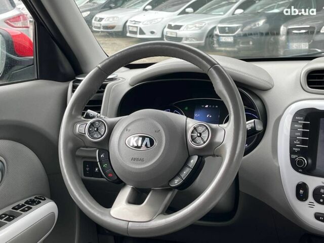 Черный Киа Soul EV, объемом двигателя 0 л и пробегом 95 тыс. км за 8590 $, фото 22 на Automoto.ua