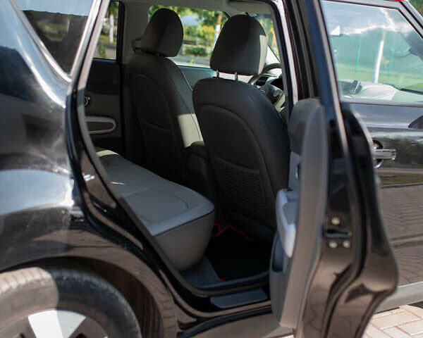 Чорний Кіа Soul EV, об'ємом двигуна 0 л та пробігом 101 тис. км за 8300 $, фото 7 на Automoto.ua