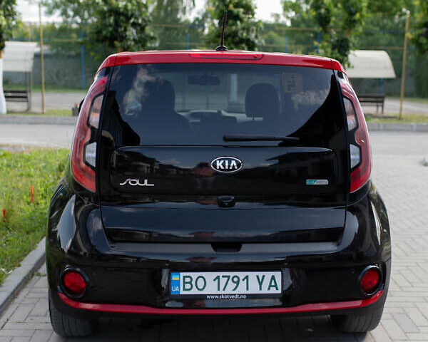 Чорний Кіа Soul EV, об'ємом двигуна 0 л та пробігом 101 тис. км за 8300 $, фото 4 на Automoto.ua