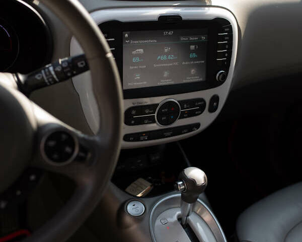 Чорний Кіа Soul EV, об'ємом двигуна 0 л та пробігом 101 тис. км за 8300 $, фото 13 на Automoto.ua