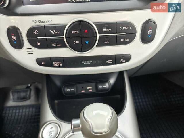 Черный Киа Soul EV, объемом двигателя 0 л и пробегом 162 тыс. км за 6499 $, фото 19 на Automoto.ua