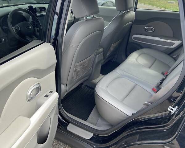 Черный Киа Soul EV, объемом двигателя 0 л и пробегом 106 тыс. км за 7700 $, фото 10 на Automoto.ua