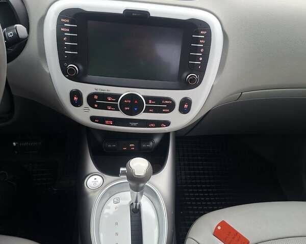 Чорний Кіа Soul EV, об'ємом двигуна 0 л та пробігом 98 тис. км за 6600 $, фото 48 на Automoto.ua