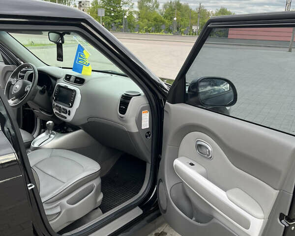Черный Киа Soul EV, объемом двигателя 0 л и пробегом 137 тыс. км за 7400 $, фото 17 на Automoto.ua