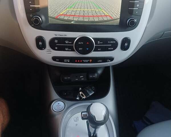 Чорний Кіа Soul EV, об'ємом двигуна 0 л та пробігом 117 тис. км за 6700 $, фото 32 на Automoto.ua