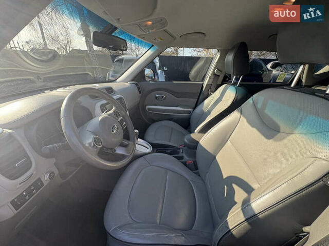 Черный Киа Soul EV, объемом двигателя 0 л и пробегом 96 тыс. км за 5900 $, фото 18 на Automoto.ua