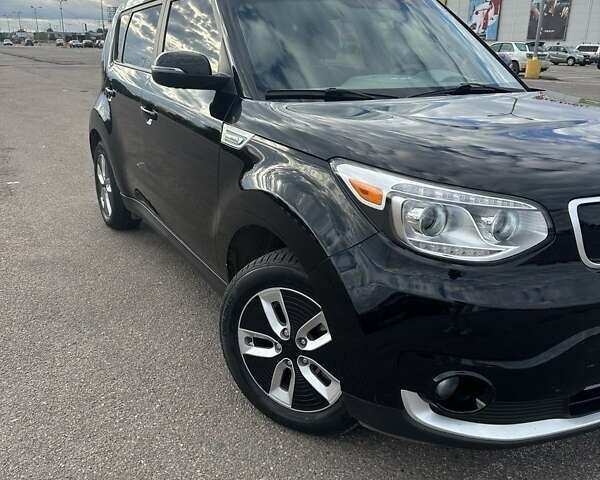 Чорний Кіа Soul EV, об'ємом двигуна 0 л та пробігом 127 тис. км за 10500 $, фото 4 на Automoto.ua