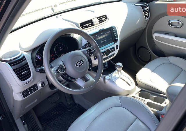 Черный Киа Soul EV, объемом двигателя 0 л и пробегом 84 тыс. км за 8200 $, фото 84 на Automoto.ua