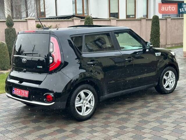 Чорний Кіа Soul EV, об'ємом двигуна 0 л та пробігом 94 тис. км за 11100 $, фото 9 на Automoto.ua