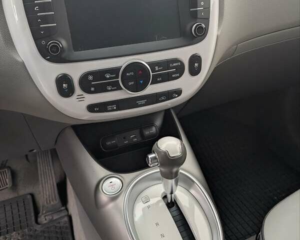 Черный Киа Soul EV, объемом двигателя 0 л и пробегом 115 тыс. км за 10000 $, фото 17 на Automoto.ua