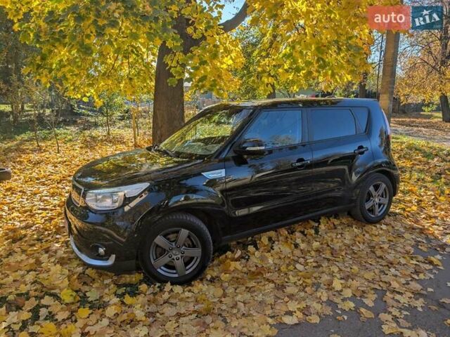 Кіа Soul EV 2017 у Жовкві на Automoto.ua Чорний Кіа Soul EV, об'ємом двигуна 0 л та пробігом 114 тис. км за 10500 $, фото 8 на Automoto.ua