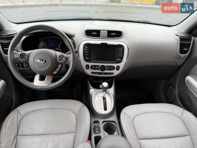 Чорний Кіа Soul EV, об'ємом двигуна 0 л та пробігом 138 тис. км за 10500 $, фото 6 на Automoto.ua