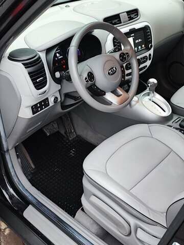 Чорний Кіа Soul EV, об'ємом двигуна 0 л та пробігом 102 тис. км за 11000 $, фото 16 на Automoto.ua