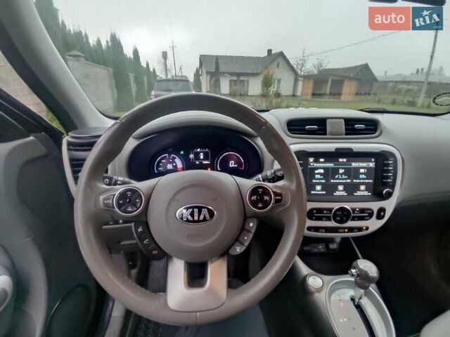 Черный Киа Soul EV, объемом двигателя 0 л и пробегом 79 тыс. км за 11500 $, фото 10 на Automoto.ua
