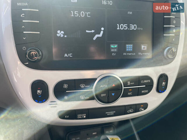 Чорний Кіа Soul EV, об'ємом двигуна 0 л та пробігом 114 тис. км за 10800 $, фото 13 на Automoto.ua