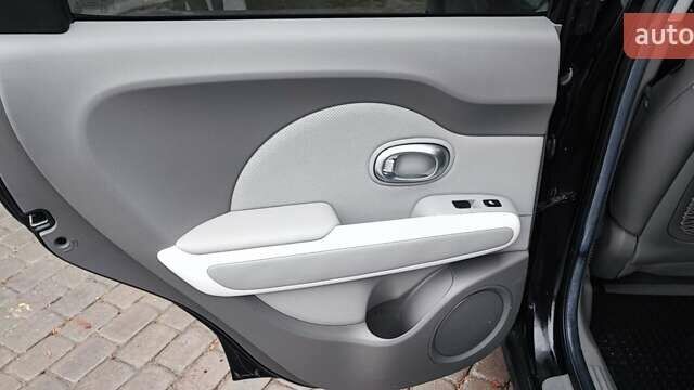 Чорний Кіа Soul EV, об'ємом двигуна 0 л та пробігом 102 тис. км за 11000 $, фото 29 на Automoto.ua