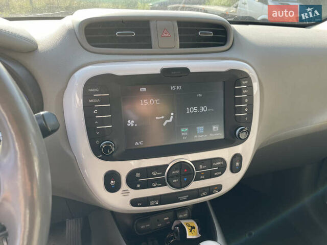 Чорний Кіа Soul EV, об'ємом двигуна 0 л та пробігом 114 тис. км за 10800 $, фото 6 на Automoto.ua
