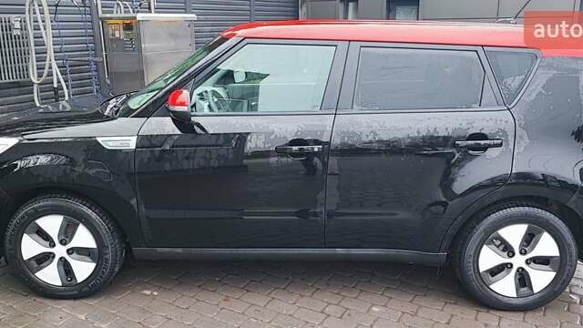 Чорний Кіа Soul EV, об'ємом двигуна 0 л та пробігом 102 тис. км за 11000 $, фото 5 на Automoto.ua