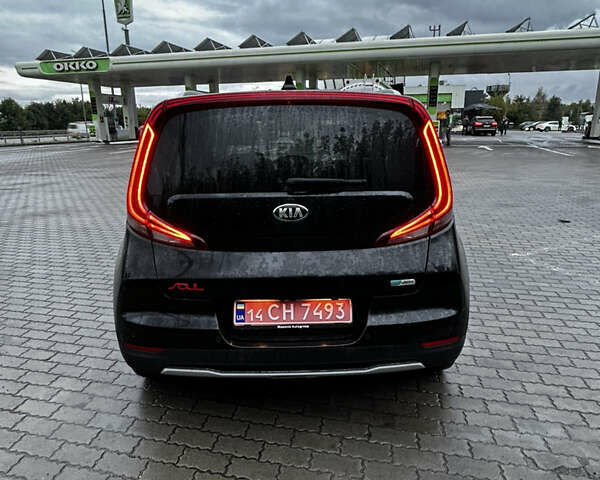 Чорний Кіа Soul EV, об'ємом двигуна 0 л та пробігом 123 тис. км за 18900 $, фото 10 на Automoto.ua