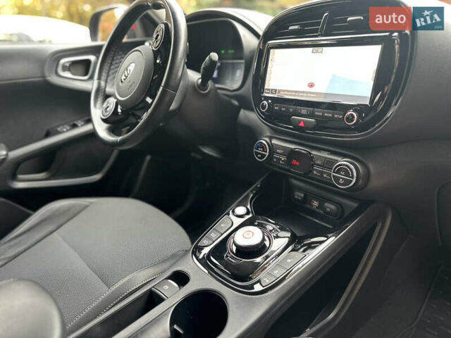 Кіа Soul EV 2020 у Дрогобичі на Automoto.ua Чорний Кіа Soul EV, об'ємом двигуна 0 л та пробігом 99 тис. км за 19200 $, фото 53 на Automoto.ua