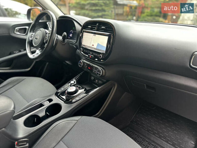 Кіа Soul EV 2020 у Дрогобичі на Automoto.ua Чорний Кіа Soul EV, об'ємом двигуна 0 л та пробігом 99 тис. км за 19200 $, фото 42 на Automoto.ua
