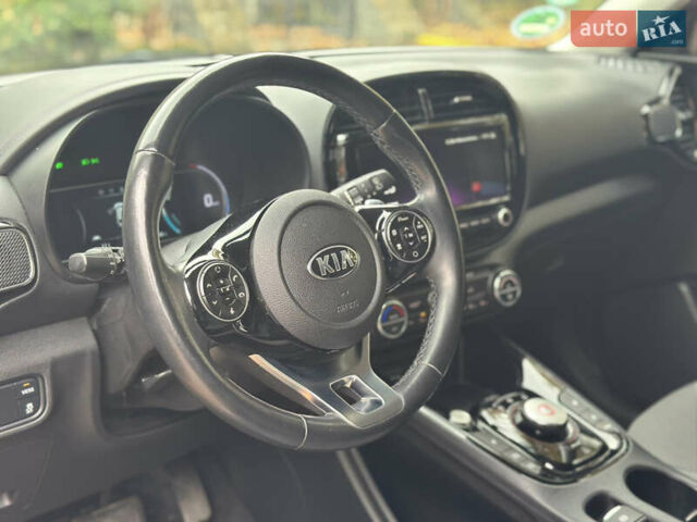 Кіа Soul EV 2020 у Дрогобичі на Automoto.ua Чорний Кіа Soul EV, об'ємом двигуна 0 л та пробігом 99 тис. км за 19200 $, фото 29 на Automoto.ua