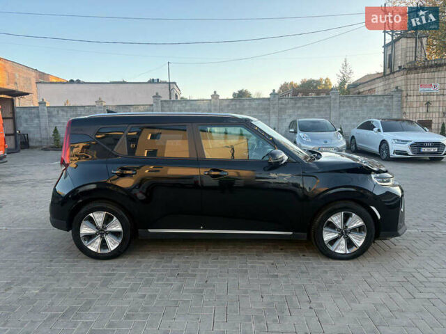 Киа Soul EV 2020 в Ровно на Automoto.ua Черный Киа Soul EV, объемом двигателя 0 л и пробегом 105 тыс. км за 14800 $, фото 3 на Automoto.ua