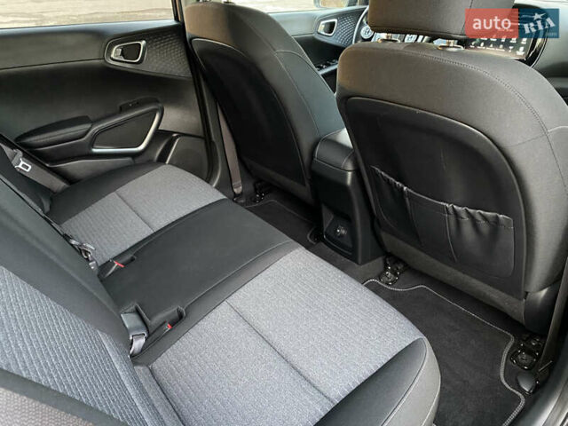 Чорний Кіа Soul EV, об'ємом двигуна 0 л та пробігом 67 тис. км за 18399 $, фото 46 на Automoto.ua