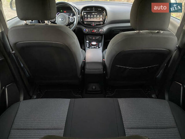 Чорний Кіа Soul EV, об'ємом двигуна 0 л та пробігом 67 тис. км за 18399 $, фото 44 на Automoto.ua