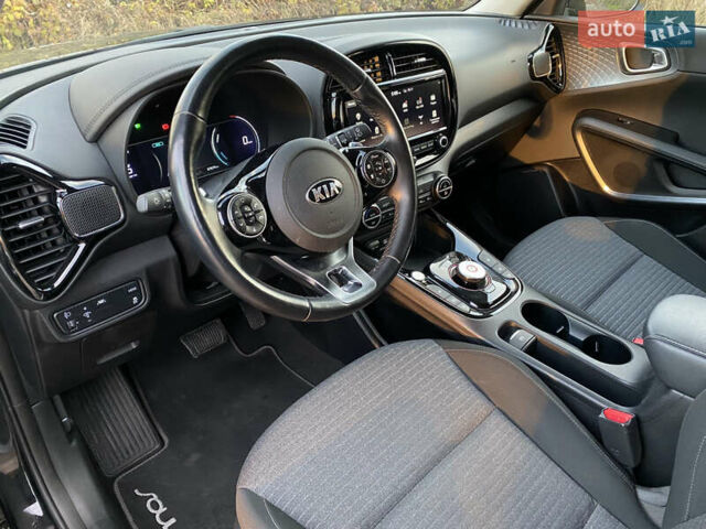 Чорний Кіа Soul EV, об'ємом двигуна 0 л та пробігом 67 тис. км за 18399 $, фото 27 на Automoto.ua