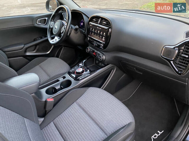 Чорний Кіа Soul EV, об'ємом двигуна 0 л та пробігом 67 тис. км за 18399 $, фото 34 на Automoto.ua