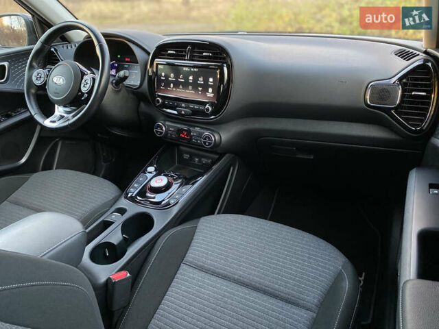 Чорний Кіа Soul EV, об'ємом двигуна 0 л та пробігом 67 тис. км за 18399 $, фото 32 на Automoto.ua