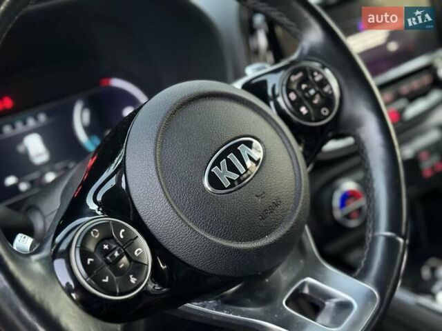 Красный Киа Soul EV, объемом двигателя 0 л и пробегом 129 тыс. км за 16750 $, фото 59 на Automoto.ua