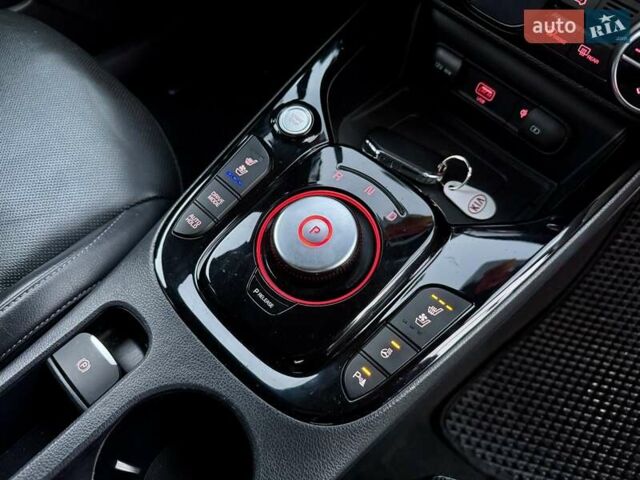 Красный Киа Soul EV, объемом двигателя 0 л и пробегом 129 тыс. км за 16750 $, фото 76 на Automoto.ua