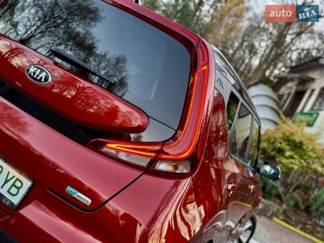 Красный Киа Soul EV, объемом двигателя 0 л и пробегом 129 тыс. км за 16750 $, фото 42 на Automoto.ua