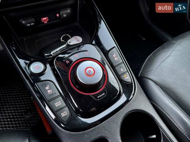 Красный Киа Soul EV, объемом двигателя 0 л и пробегом 129 тыс. км за 16750 $, фото 73 на Automoto.ua
