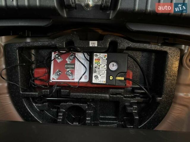 Красный Киа Soul EV, объемом двигателя 0 л и пробегом 129 тыс. км за 16750 $, фото 110 на Automoto.ua