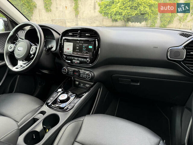 Киа Soul EV 2020 в Ровно на Automoto.ua Красный Киа Soul EV, объемом двигателя 0 л и пробегом 23 тыс. км за 19999 $, фото 81 на Automoto.ua